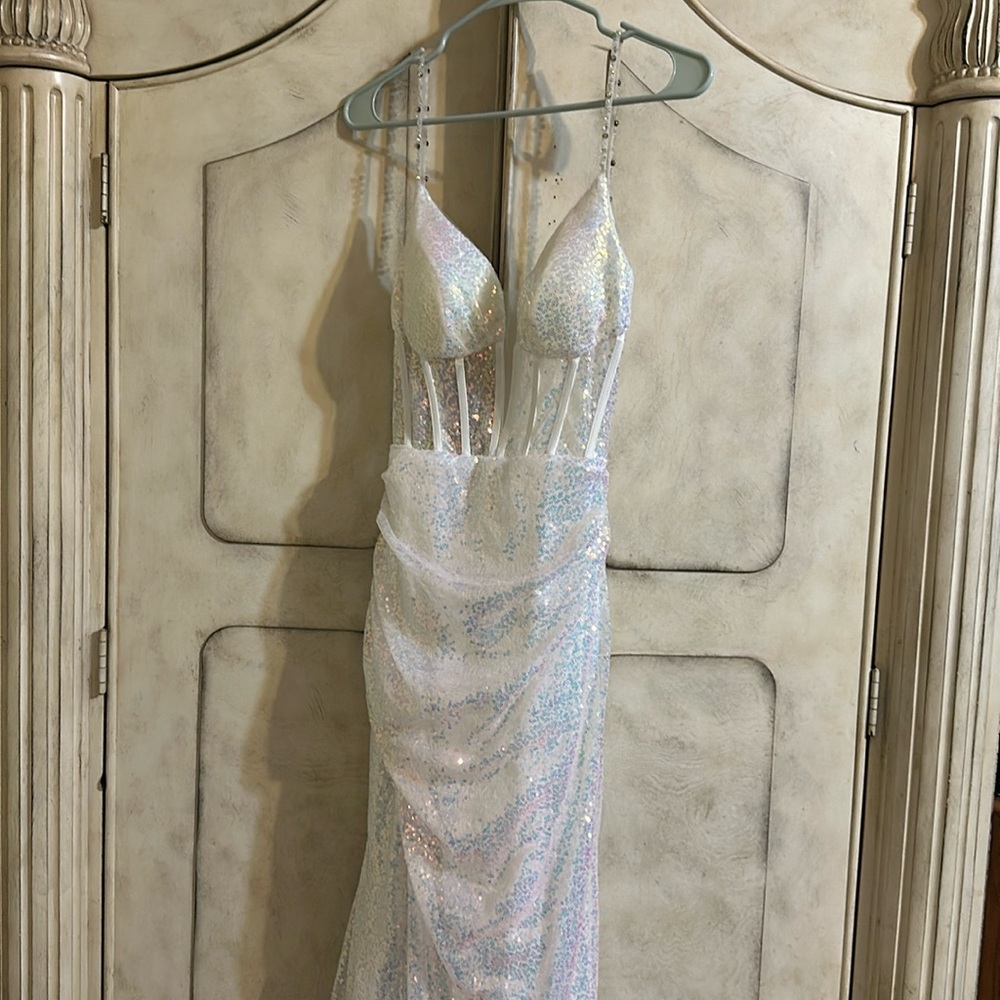 Beautiful prom dress . It’s size 2